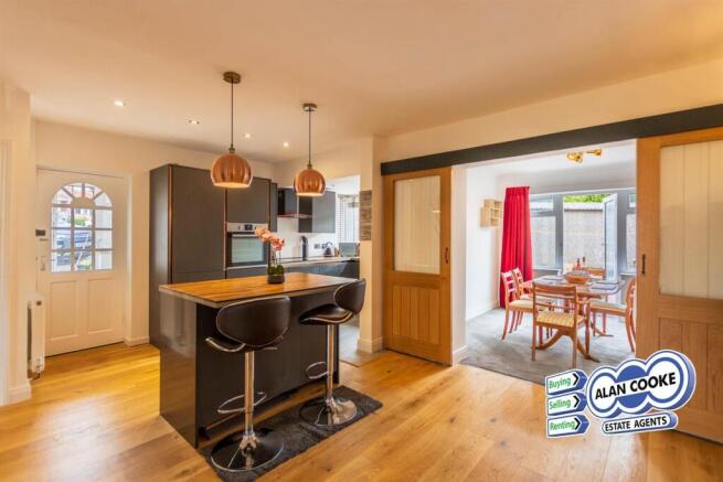 3 bed Semi-Detached for sale Image 8