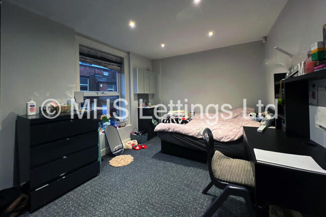 6 bed Terraced to rent Image 7