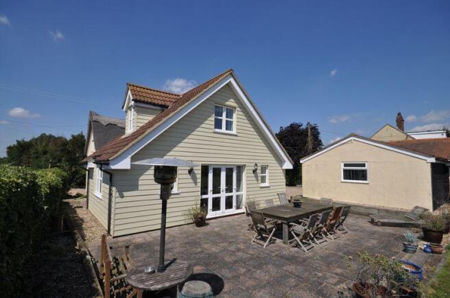 REAR ASPECT PATIO
