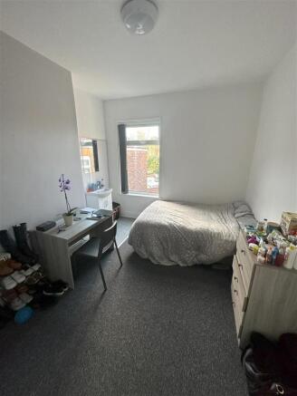 5 bed House Share to rent Image 4