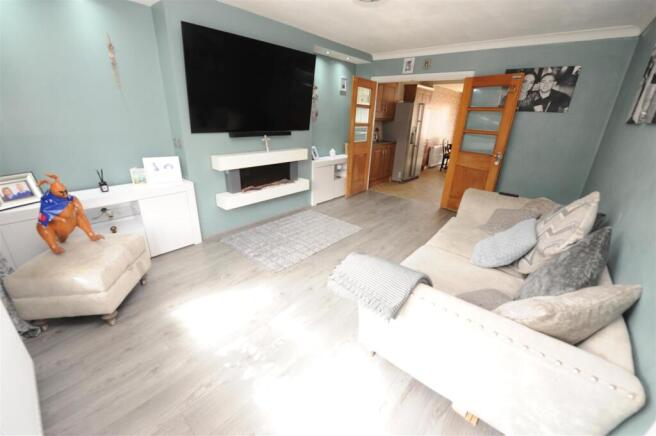 5 bed Semi-Detached for sale Image 5