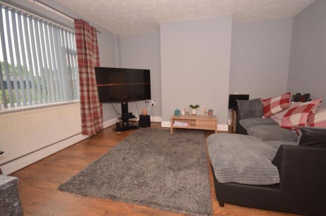 22 Southfield Road, Knottingley (15)living