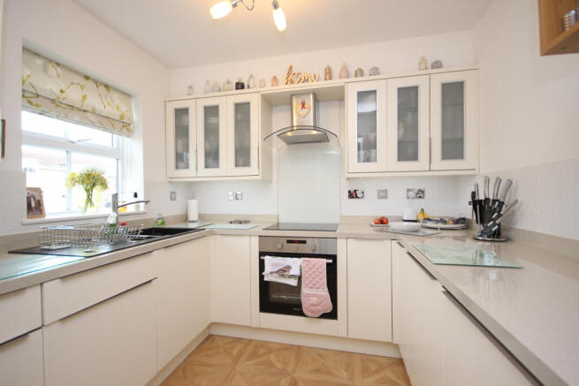 1 bed House Share to rent Image 5