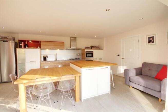 Kitchen 4.jpg