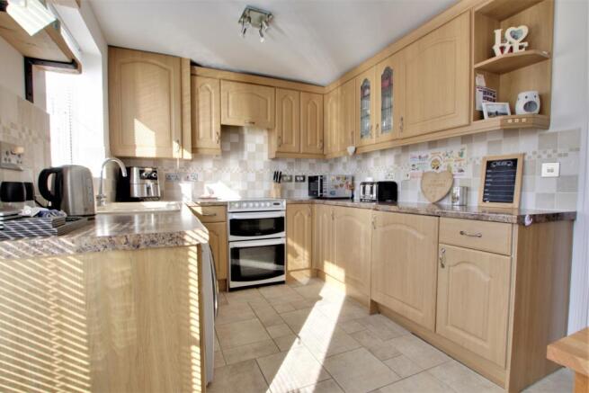 KITCHEN / DINING ROOM