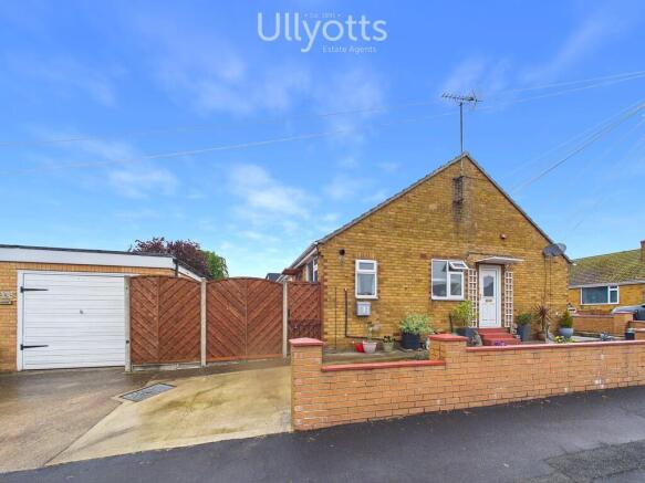 2 bed Semi-Detached Bungalow for sale Image 11