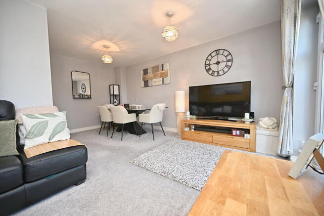 4 bed Semi-Detached for sale Image 7