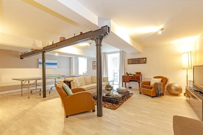 Family Room-1.jpg