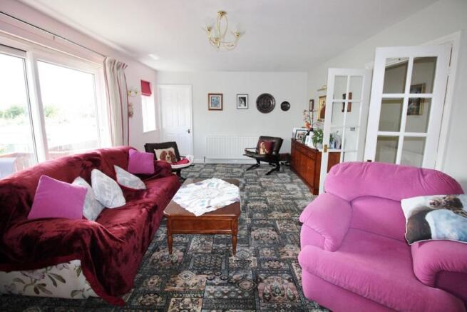 lounge/dining room