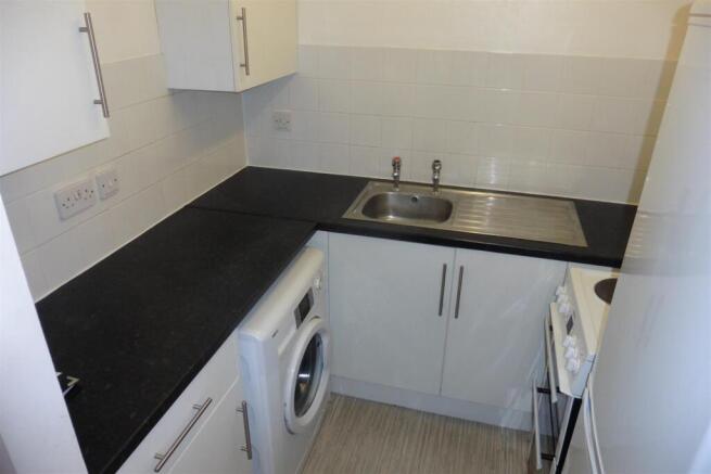 8 Ashleigh House, Kitchen .JPG
