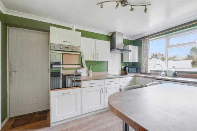 Kitchen_2.jpeg