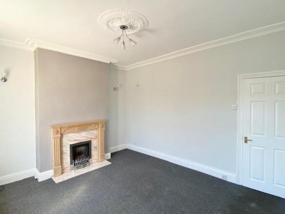 2 bed Terraced to rent Image 3