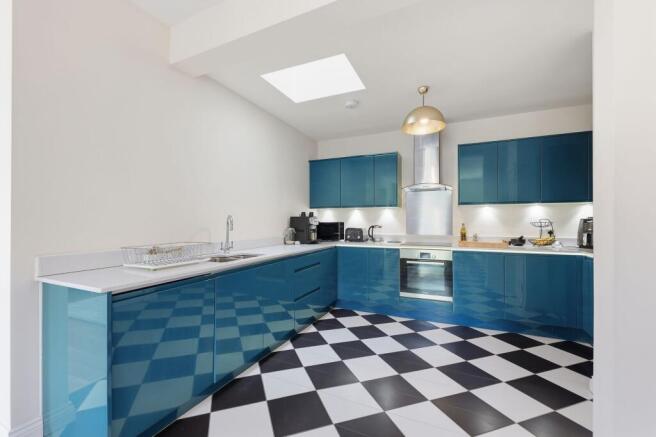 3 bed Apartment for sale Image 6
