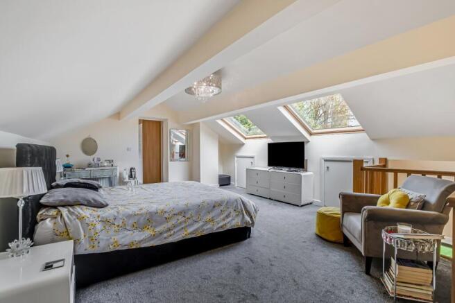 6 bed Bungalow for sale Image 12