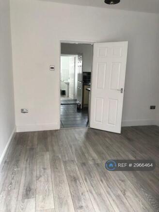 2 bed Terraced to rent Image 8