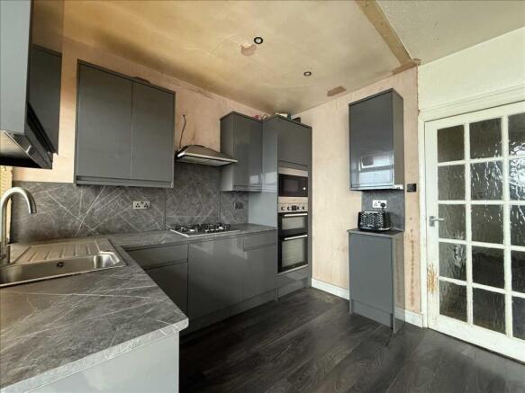 2 bed Flat for sale Image 7