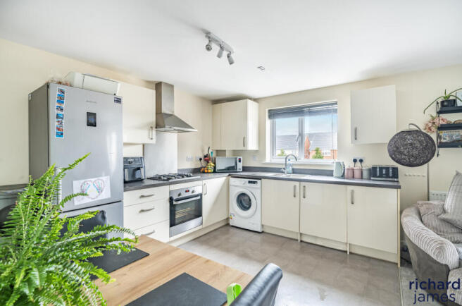 94081040-24bc-480...