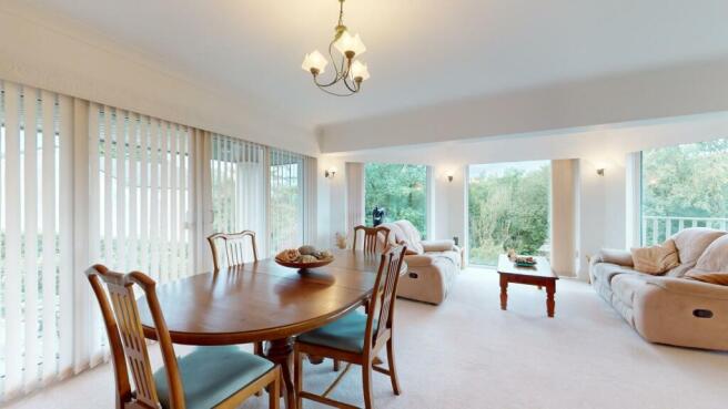 DINING/FAMILY ROOM
