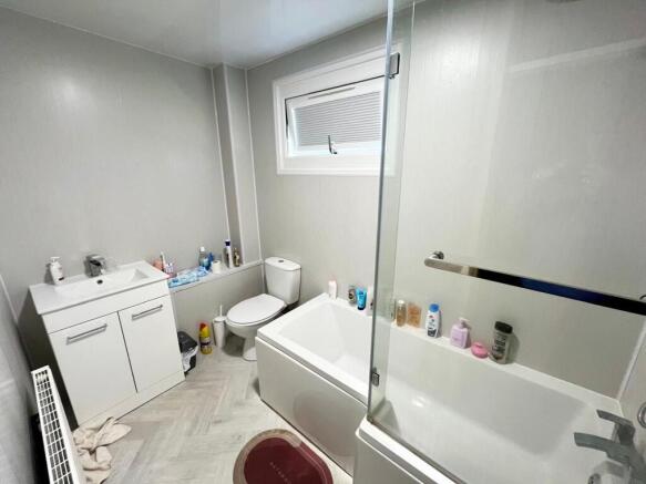 3 bed Terraced to rent Image 4