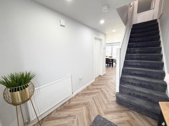4 bed Detached for sale Image 12