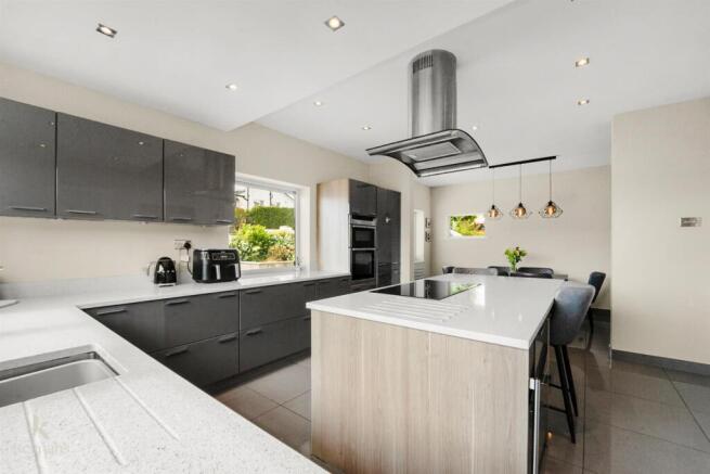 3 bed Detached for sale Image 4