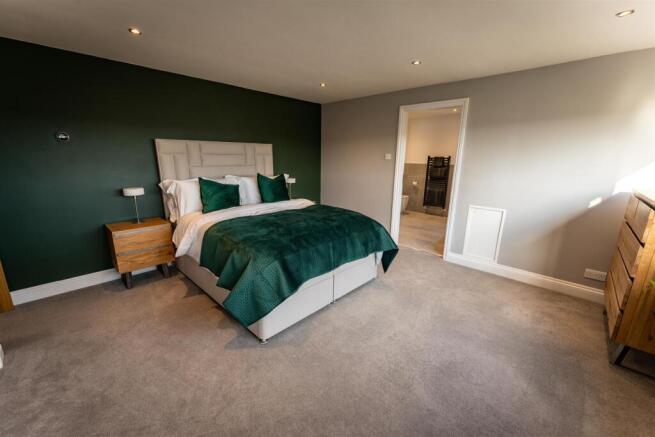 4 bed Detached for sale Image 7