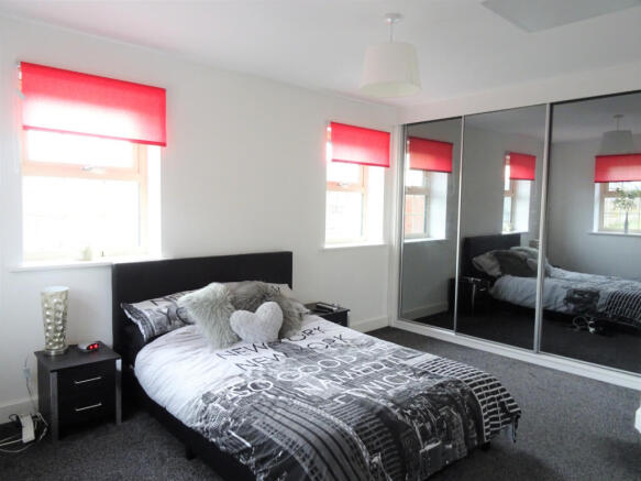 2 bed Town House to rent Image 7
