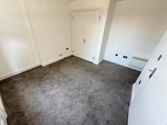Flat 2 Regent Gate - Bedroom.jpg