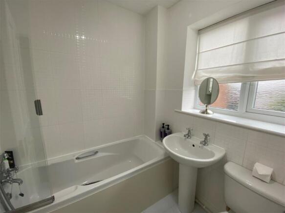 Family bathroom.jpg