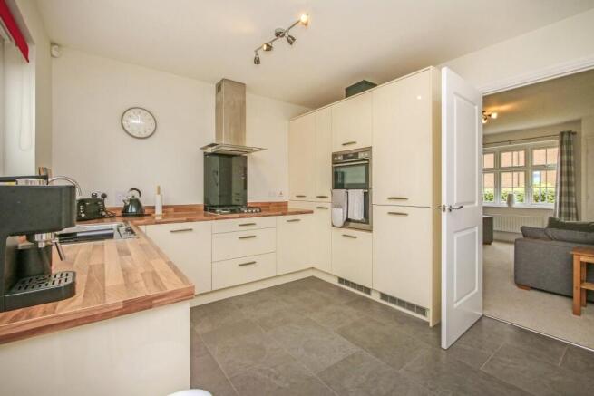4 bed Detached for sale Image 4
