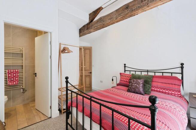 3 bed Apartment for sale Image 8