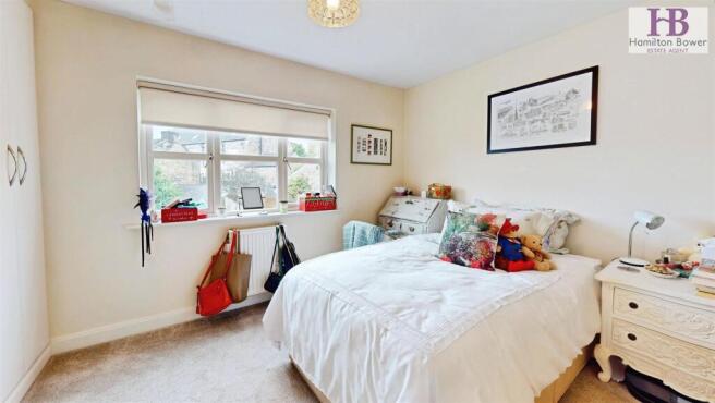 3 bed Town House for sale Image 9