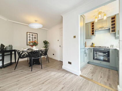 St. Martins Mews, Dorking, RH4 1DP