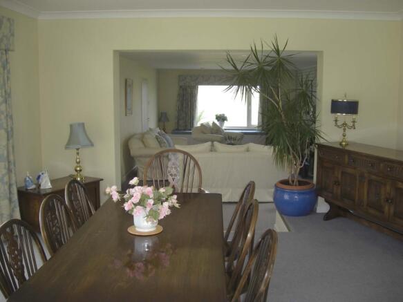 LIVING/DINING