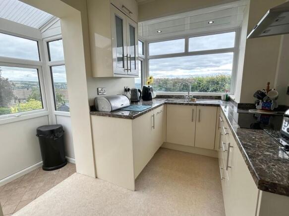 4 bed Semi-Detached for sale Image 6