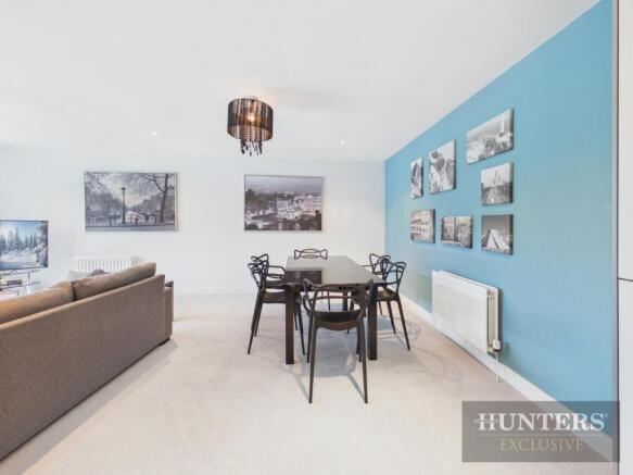 3 bed Apartment for sale Image 7