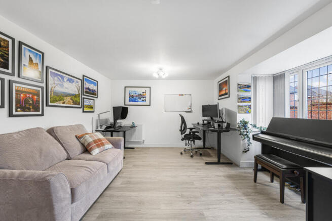 20 Thomas Road, Fernwood NG24 3FU photo 4