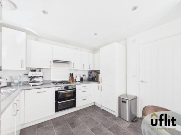 4 bed Town House for sale Image 6