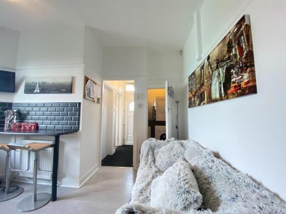 3 bed Semi-Detached to rent Image 11