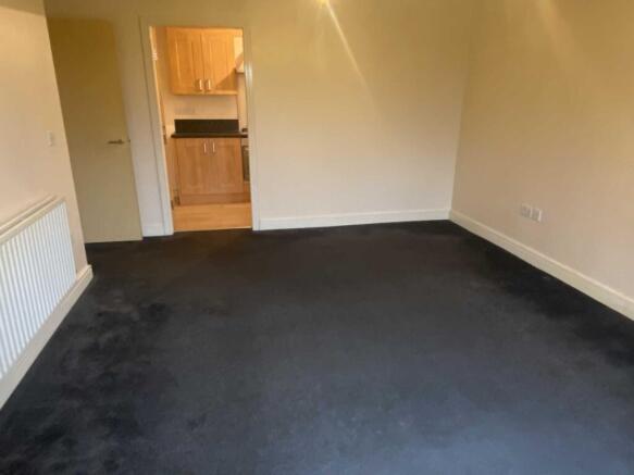 2 bed Apartment to rent Image 4