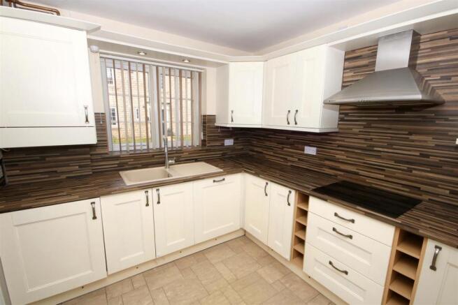 FITTED KITCHEN