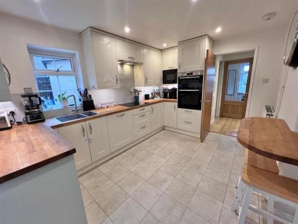 kitchen 1.jpg