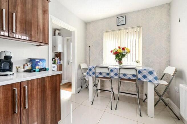 Lucinda Walk, Bagshot, Surrey, GU19 photo 4