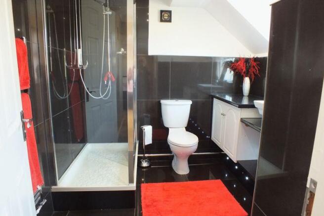 EN SUITE SHOWER ROOM
