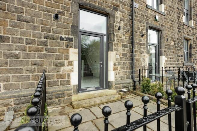 Saddleworth Court