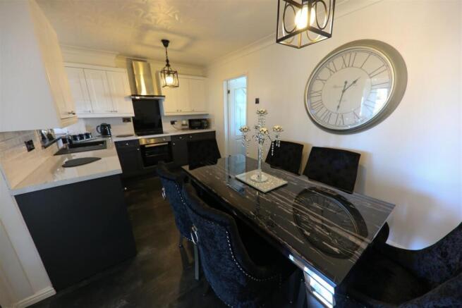 3 bed Semi-Detached for sale Image 5