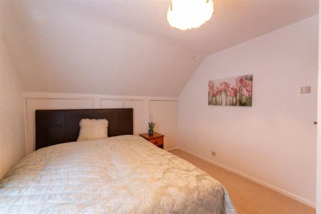 8 Trostrey Close-2.jpg