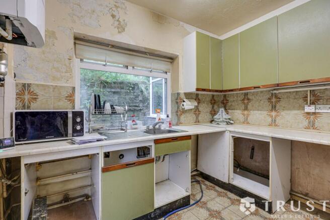 3 bed Semi-Detached for sale Image 6
