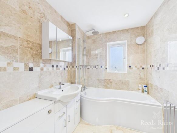 6 bed Detached for sale Image 4