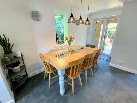 robin royd lane 28 dining.jpg